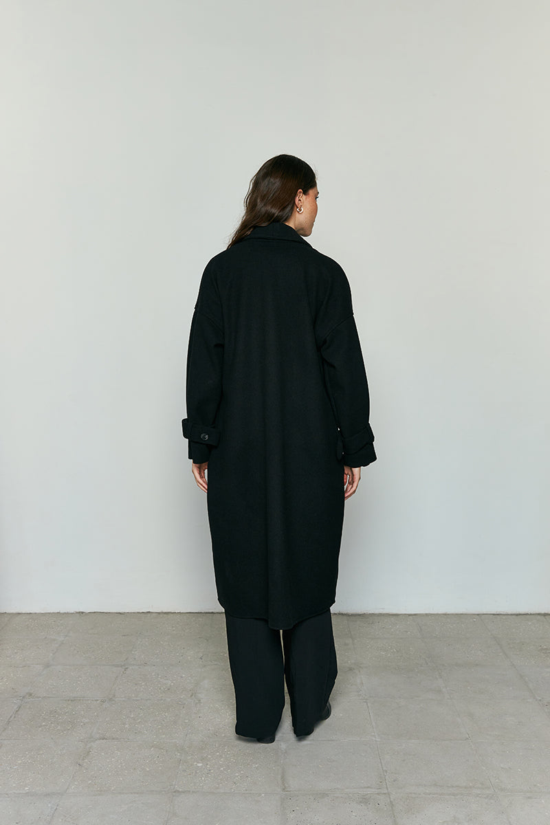 Oversized minimal coat